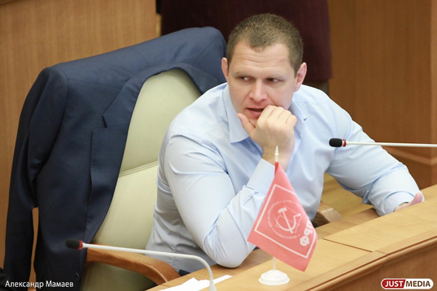 Оппозиция теряет силы. «Сокол Жириновского» Максим Ряпасов добровольно сложил с себя мандат депутата - Фото 1