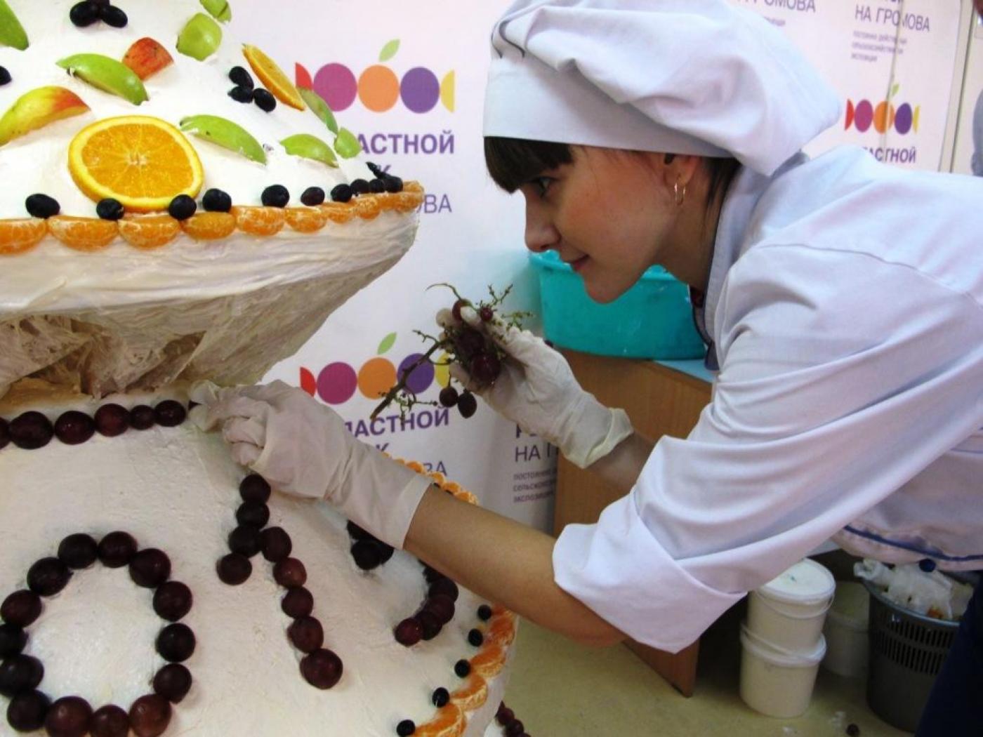 Елка из творога весом более 200 килограммов появилась в Екатеринбурге - Фото 1