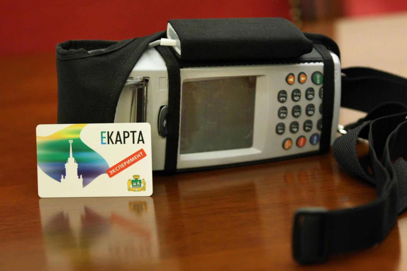 И все-таки они замерзают! Сотрудник JustMedia вчера дважды не смог оплатить проезд через валидатор - Фото 1