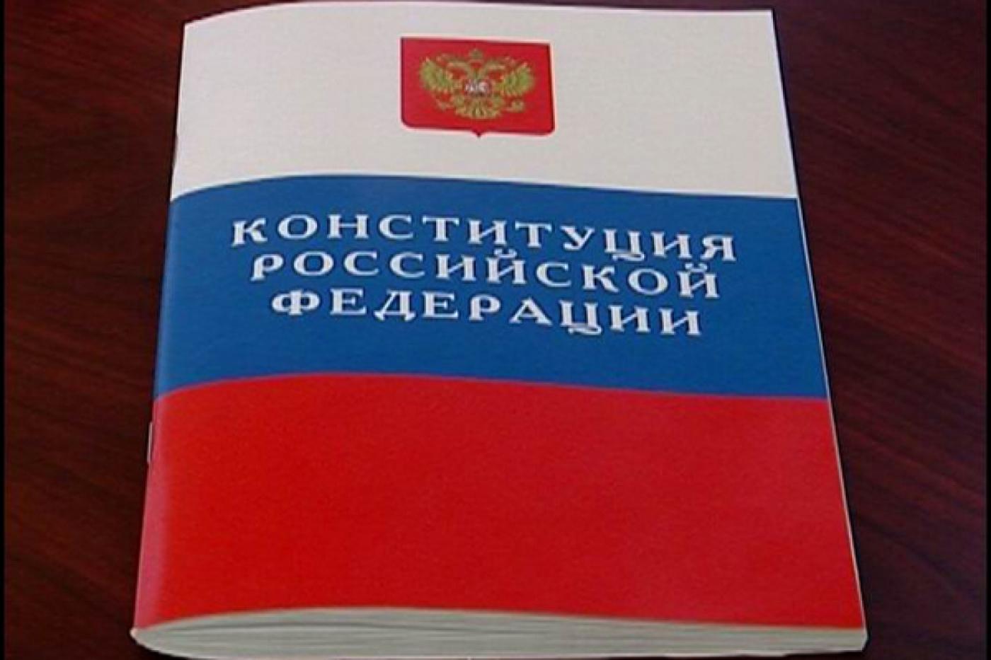 В День Конституции в гуманитарном институте спорили о правах граждан - Фото 1