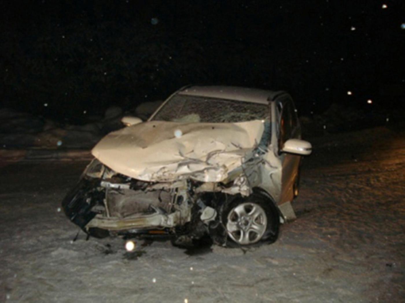 В Екатеринбурге в столкновении внедорожника и тягача пострадала женщина и ее дочь - Фото 1