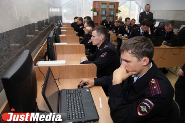 Мэрия Екатеринбурга научит местных полицейских английскому языку. ГУ МВД области: дело хорошее