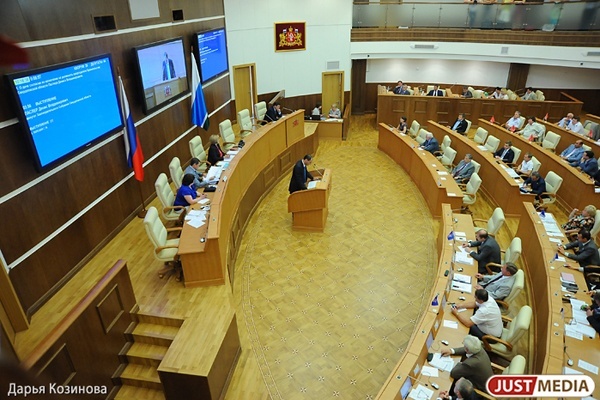 Парламентарии-«единороссы» перечислили зарплату за день в Крымск. Получилась «круглая» сумма - Фото 1