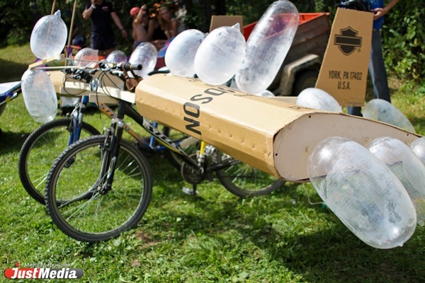 Уральские байкеры запустили в небо «Кондолет» и ванну - Фото 1