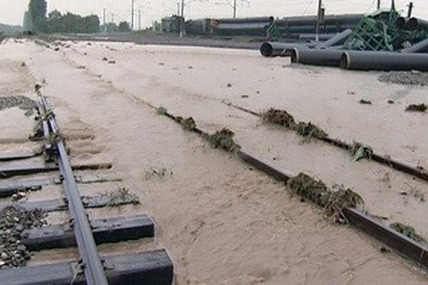 Дожди размыли участок Дальневосточной железной дороги в Приамурье - Фото 1