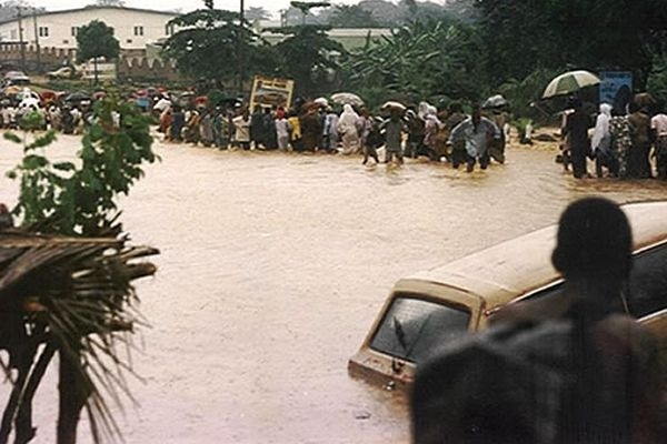 Наводнение и оползни унесли жизни 35 человек в Нигерии - Фото 1