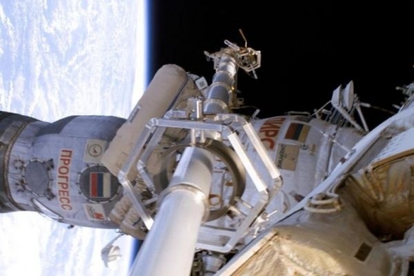Стыковка корабля «Прогресс» с МКС отменена из-за неполадок - Фото 1