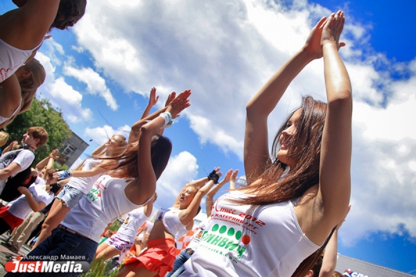 Все болельщики Екатеринбурга могут следить за Олимпиадой-2012 на большом экране - Фото 1