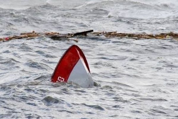 В Чукотском море около острова Колючин перевернулась лодка с шестью пассажирами  - Фото 1