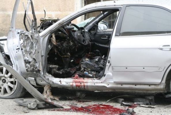 В Буйнакске в результате взрыва автомобиля тяжело ранен начальник городского ИВС  - Фото 1