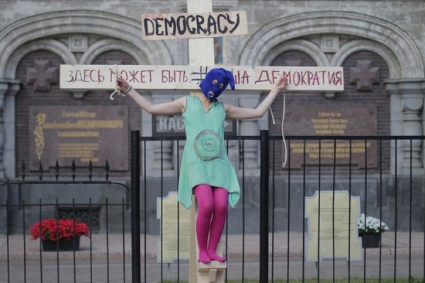 17 августа в 30 городах мира пройдут акции в поддержку девушек из группы Pussy Riot  - Фото 1