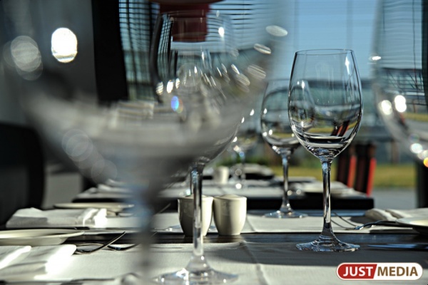 Новое поветрие: столики в ресторанах Екатеринбурга теперь заказывают онлайн - Фото 1