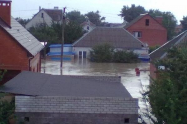 Пострадавшим от наводнения жителям Новомихайловского выплатят по 150 тысяч рублей  - Фото 1