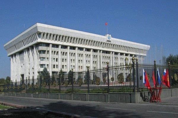 Президент Киргизии Алмазбек Атамбаев отправил правительство страны в отставку  - Фото 1