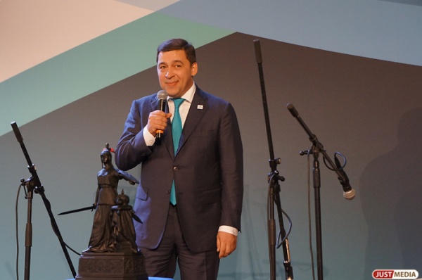 Куйвашев улетел в Москву. Вместе с Дворковичем он отследит работу над заявочной книгой Екатеринбурга - Фото 1