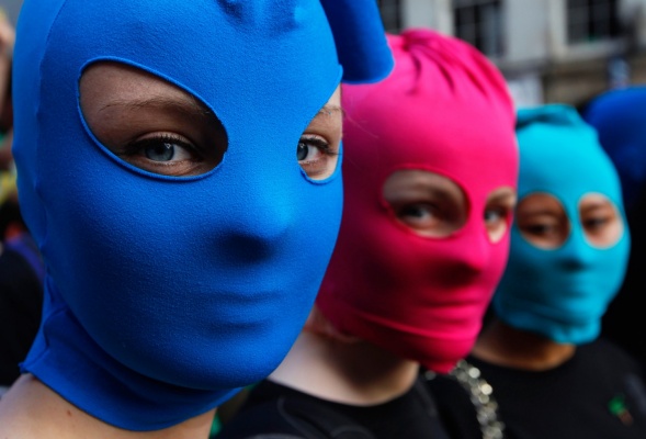 Pussy Riot получили премию за лучший арт-проект - Фото 1