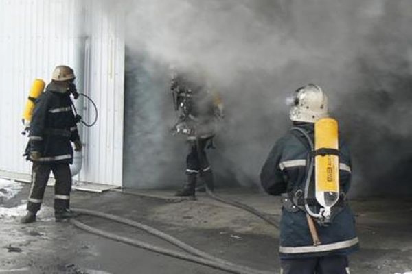 В Москве около 100 человек эвакуированы из торгового центра из-за пожара - Фото 1