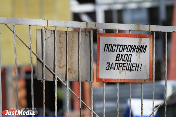 Оставил журавлей и амфоры: Путин приедет в Екатеринбург открыть футбольный манеж - Фото 1