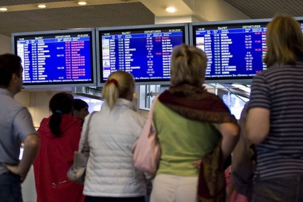 Более 40 рейсов были задержаны в Домодедово из-за сбоя в системе регистрации - Фото 1