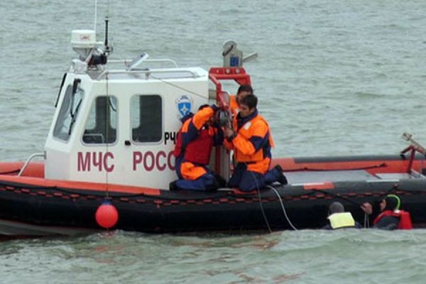 В Охотском море обнаружен спасательный плот с затонувшего рефрижератора «Вест» - Фото 1