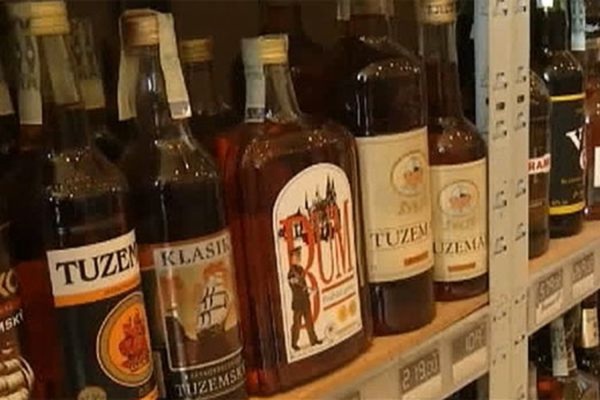 В Чехии возобновляется продажа крепкого алкоголя - Фото 1