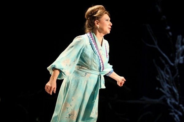 Актрисе «Современника» Лилии Азаркиной сломали лицевую кость в здании театра - Фото 1