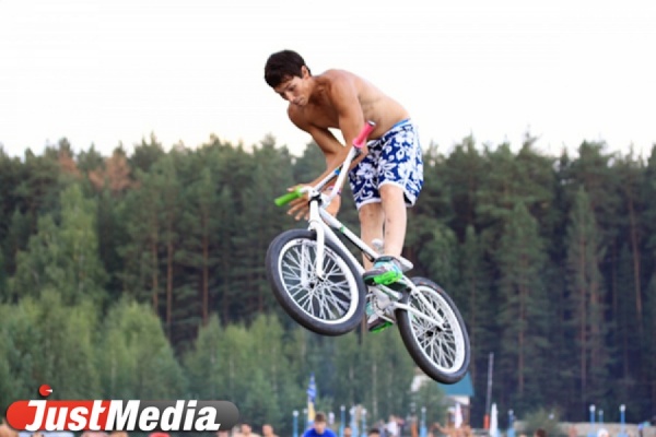 Велосипедисты закрывают летний сезон масштабным фестивалем на Исети - Фото 1