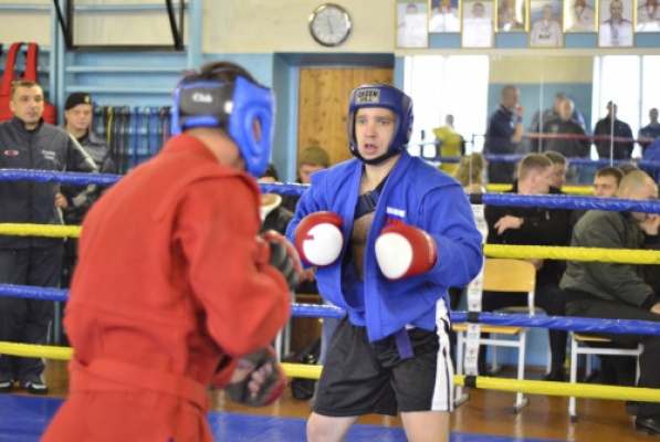 В Екатеринбурге бойцы ОМОН выявляли сильнейшего в рукопашном бое - Фото 1
