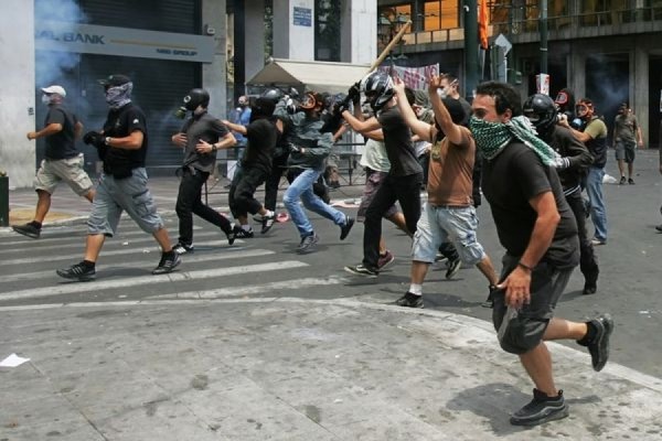 В Афинах задержано более 200 протестующих против визита Ангелы Меркель в Грецию - Фото 1