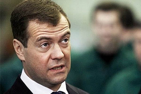 Медведев заявил, что штрафы для автоперевозчиков нужно повысить - Фото 1