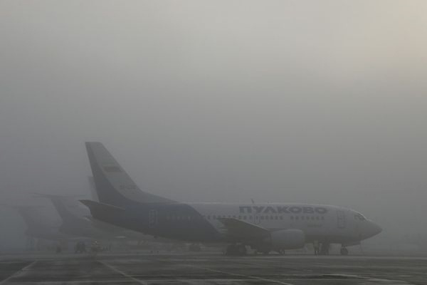 Петербургский аэропорт Пулково из-за тумана не отправляет и не принимает самолеты - Фото 1