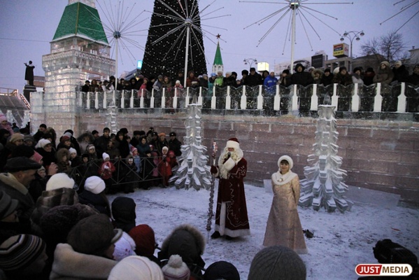 Новогодние каникулы продлятся 10 дней. Екатеринбург уже начал готовиться к празднованию - Фото 1