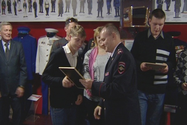 В УМВД Екатеринбурга наградили трех подростков за поимку педофила - Фото 1