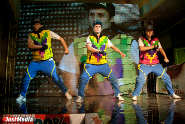 Через магию и танцы к шопингу. В «Гринвиче» прошла осенняя «Ночь распродаж» - Фото 1