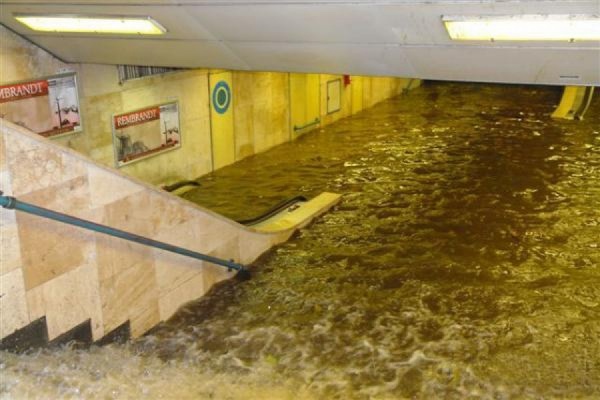 Затопленное нью-йоркское метро возобновило работу - Фото 1