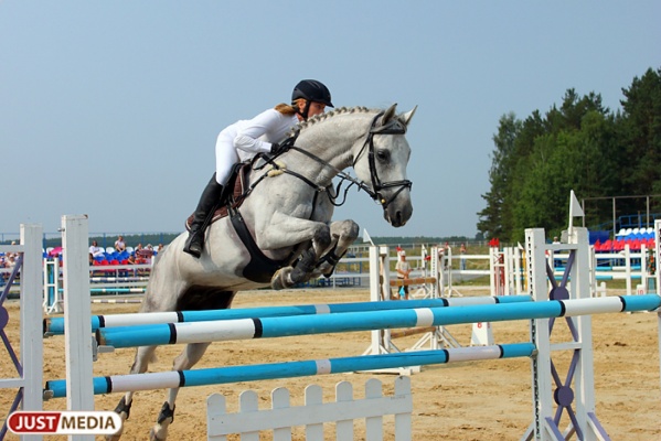 Юные наездники примут участие в карнавале и сразятся за ценные призы в «Белой лошади» - Фото 1