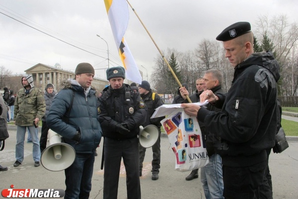 С несанкционированного «Русского марша» в полицию доставили около 90 человек - Фото 1