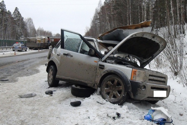В Екатеринбурге тягач врезался во внедорожник. Погиб один человек - Фото 1