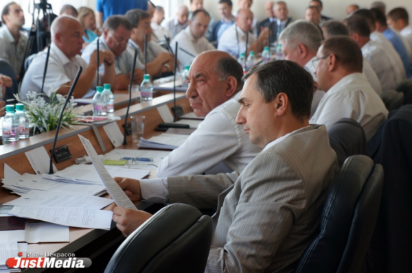 Носов vs гордума. Мэр дал депутатам подумать над повышением налогов до вторника - Фото 1