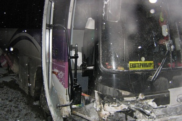 На трассе Нижние Серги—Арти автобус с детьми, возвращавшимися из аквапарка, съехал в кювет - Фото 1