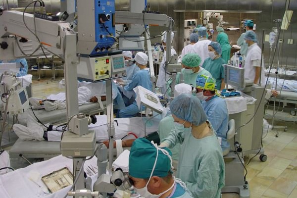 Позиция Аркадия Белявского по поводу «Микрохирургии глаза» не изменилась — Среднему Уралу необходимо это уникальное лечебное учреждение - Фото 1