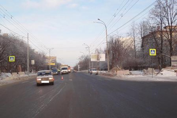 В Екатеринбурге водитель ВАЗ-2107 сбил трех девушек на пешеходном переходе - Фото 1