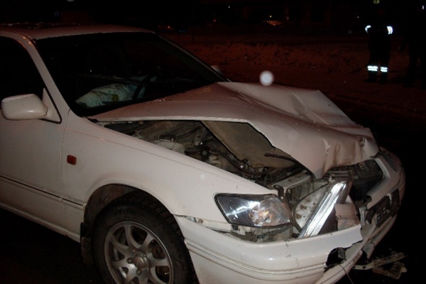 В Екатеринбурге водитель «Ниссана» покалечил женщину и ребенка из другой иномарки - Фото 1