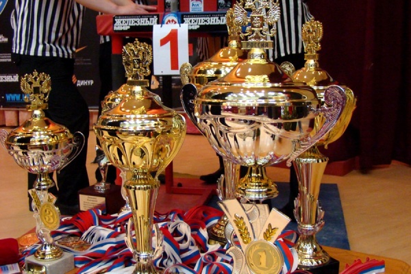 Участникам первенства УРФО по армспорту предстоит сразиться с Дедом Морозом и Снегурочкой - Фото 1