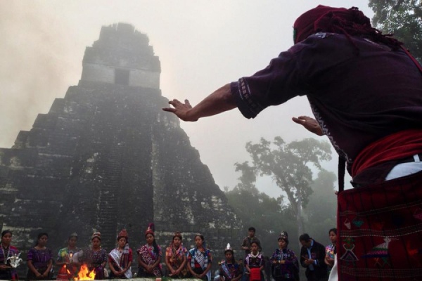 Уральцы празднуют наступление новой эры вместе с майя. С помощью молитв и жертвенного огня - Фото 1