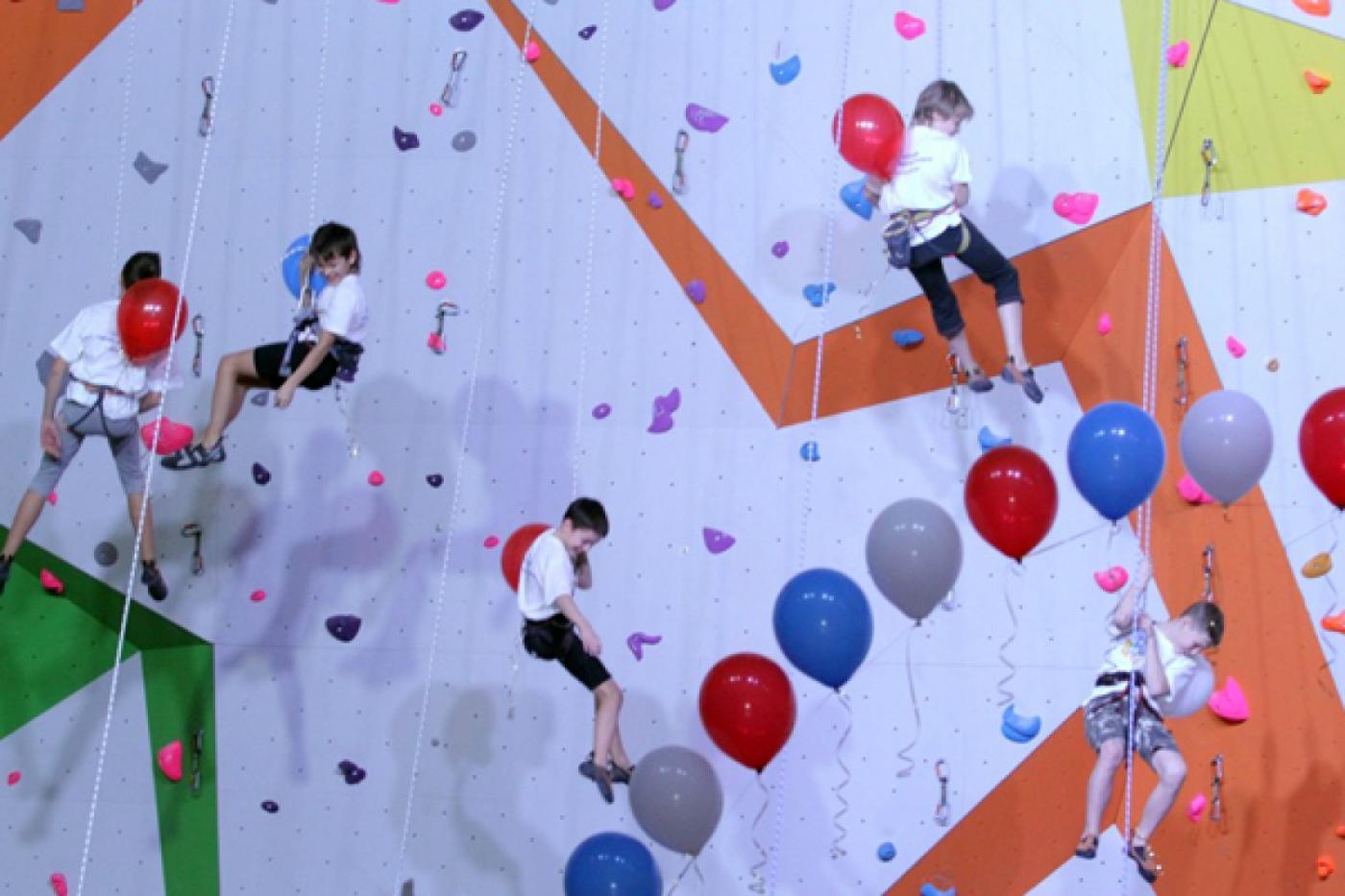 В УрГЭУ детей-сирот будут учить скалолазанию - Фото 1