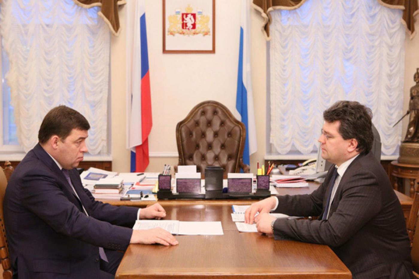 Евгений Куйвашев выступит с законодательными инициативами по поддержке приемных семей - Фото 1