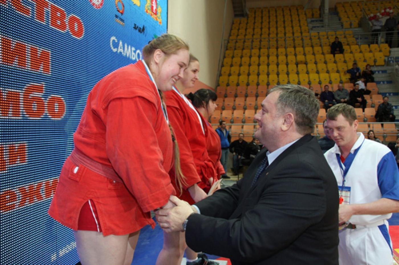 Тагильчанка Анастасия Трапезникова принесла Свердловской области первую золотую медаль на первенстве страны по самбо - Фото 1