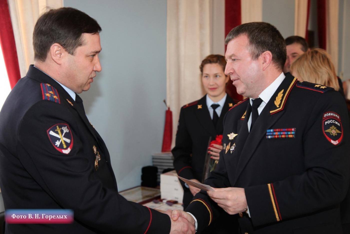 За доблесть в службе. В ГУ МВД области в честь Дня защитника Отечества наградили лучших полицейских - Фото 1