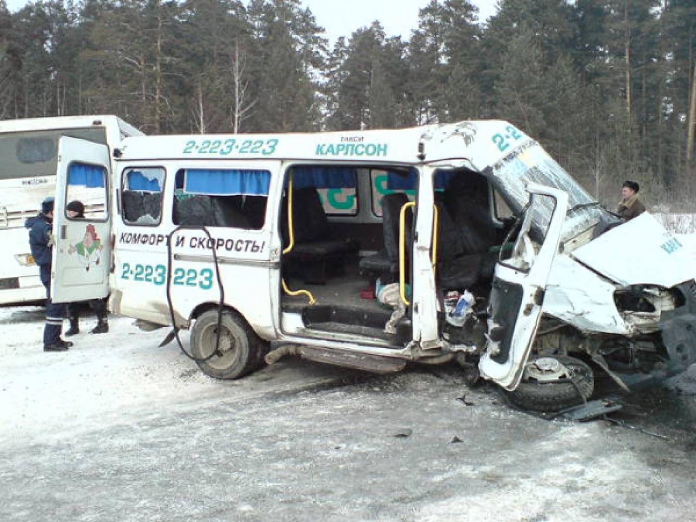 В ДТП на Полевском тракте, по уточненным данным, пострадало тринадцать человек - Фото 1